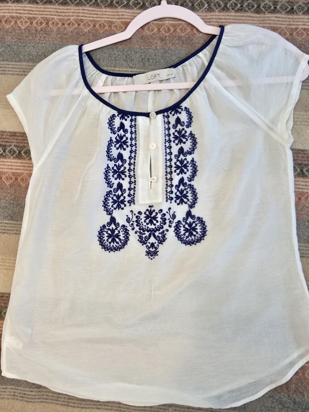 Loft XS White Peasant Blue Embroidery S Sleeve Boho resort Mediterranean coast